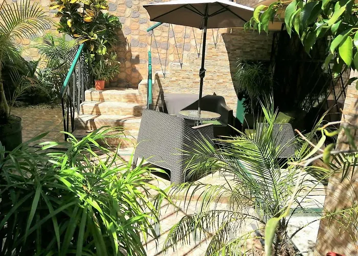 Casa Leon Guesthouse
