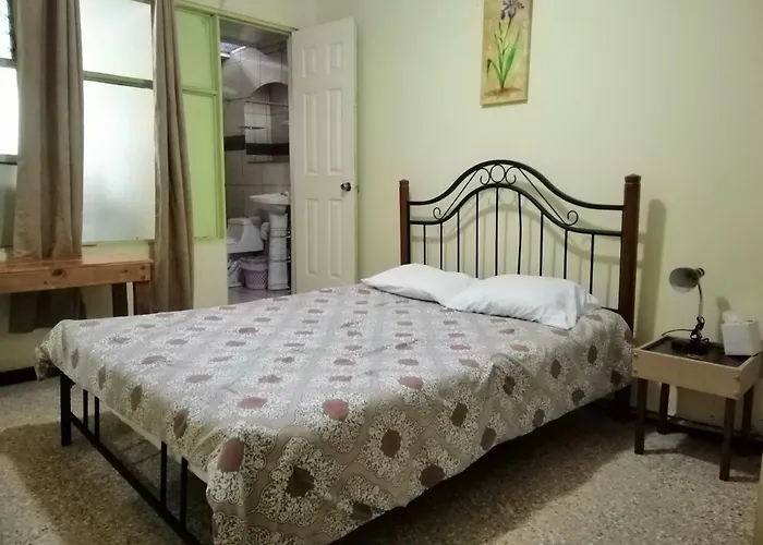 Casa Leon Guesthouse