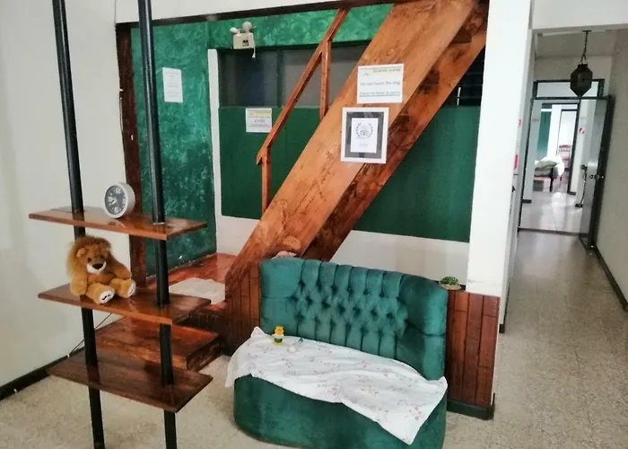 Casa Leon Guesthouse